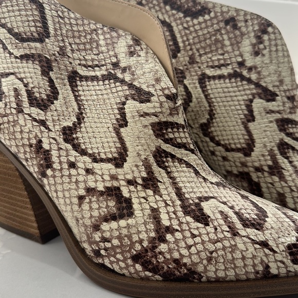 Vince Camuto booties - Picture 2 of 4